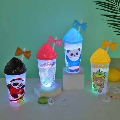 Vaso con popote de 600ml con luz de dibujos animados 882958